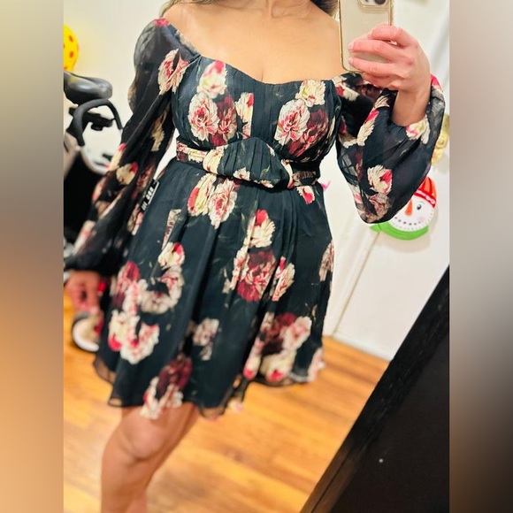 Dress - Picture 3 of 3